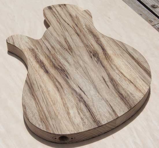 Single-cut custom bass body made of ash and limba