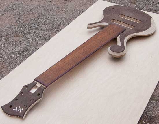 Custom bass guitar with cocobolo fretboard, 7 string