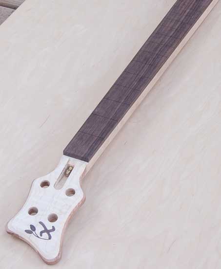 Maple/rosewood neck with mahogany headstock veneer