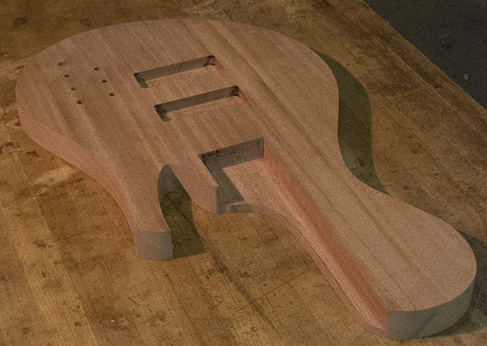 Single-cut bass body, mahogany